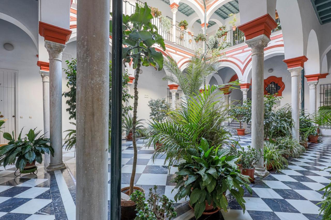 Apt. Casa Palacio Santa Cruz Cathedral Views - Seville Ngoại thất bức ảnh