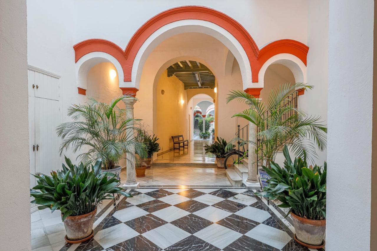 Apt. Casa Palacio Santa Cruz Cathedral Views - Seville Ngoại thất bức ảnh