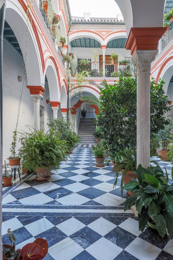 Apt. Casa Palacio Santa Cruz Cathedral Views - Seville Ngoại thất bức ảnh
